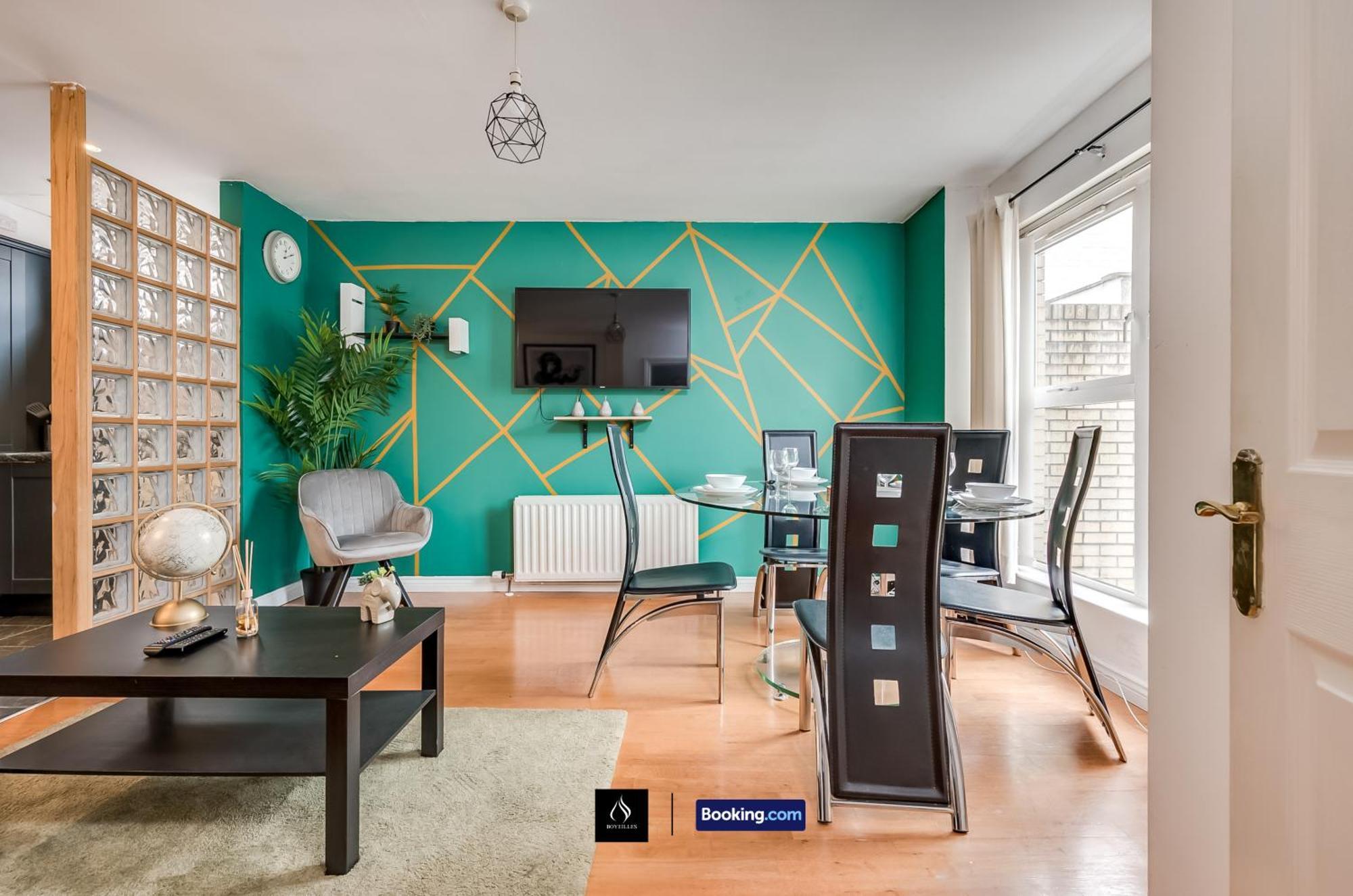 2 Bed House By Boyeilles Apartments Short Lets & Serviced Accommodation Belfast With Balcony & Free Parking Εξωτερικό φωτογραφία