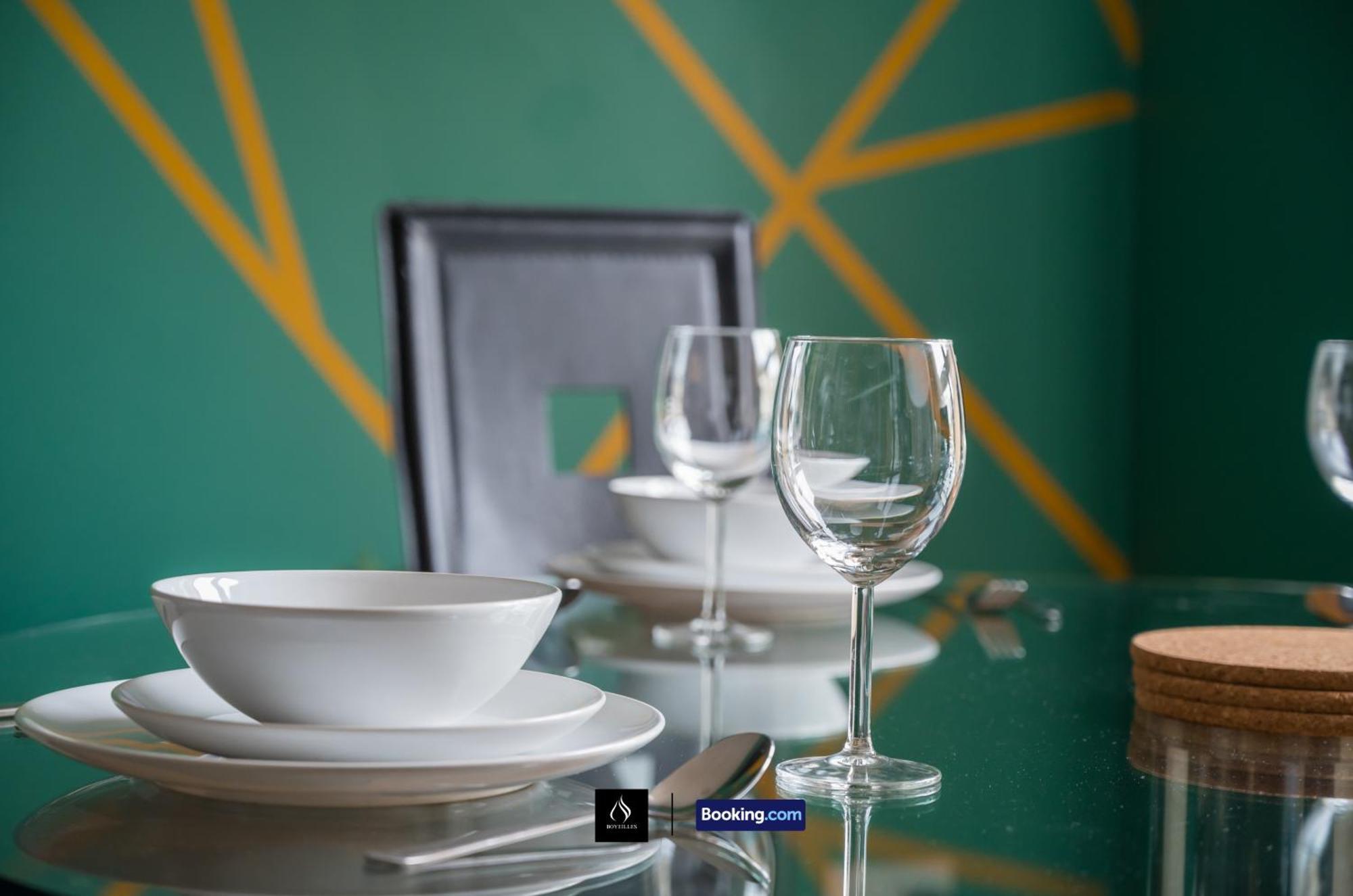 2 Bed House By Boyeilles Apartments Short Lets & Serviced Accommodation Belfast With Balcony & Free Parking Εξωτερικό φωτογραφία