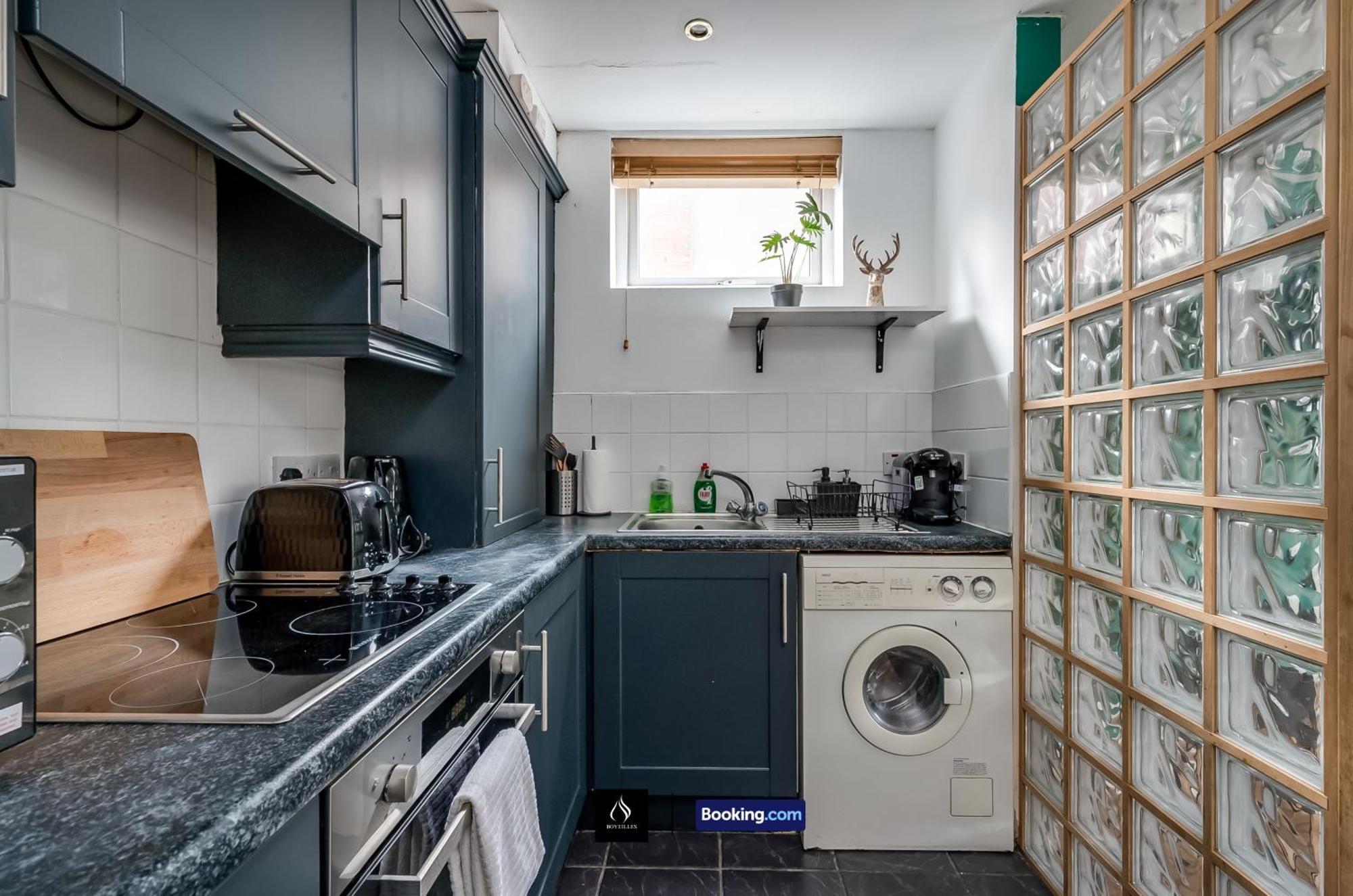 2 Bed House By Boyeilles Apartments Short Lets & Serviced Accommodation Belfast With Balcony & Free Parking Εξωτερικό φωτογραφία