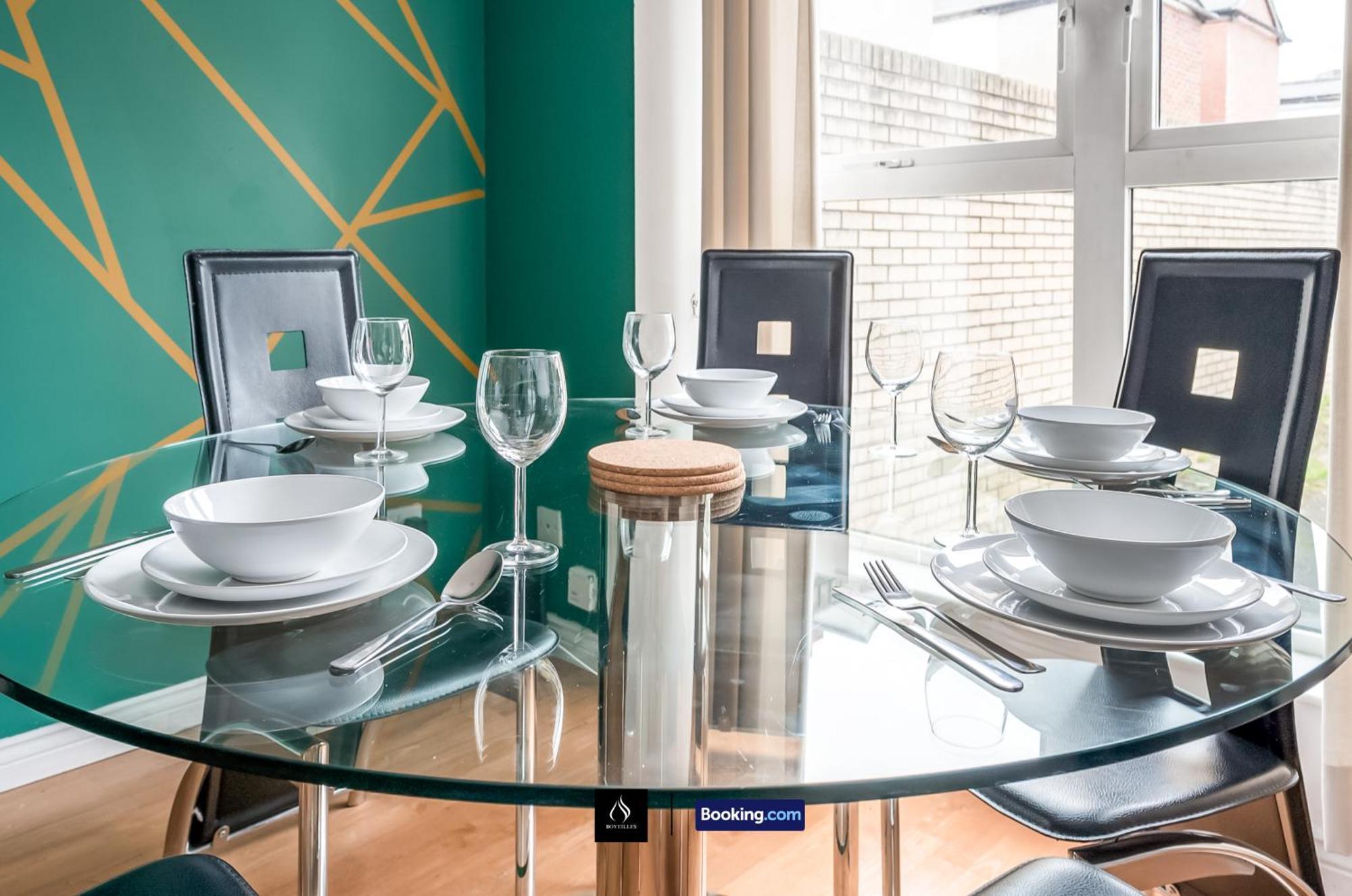 2 Bed House By Boyeilles Apartments Short Lets & Serviced Accommodation Belfast With Balcony & Free Parking Εξωτερικό φωτογραφία