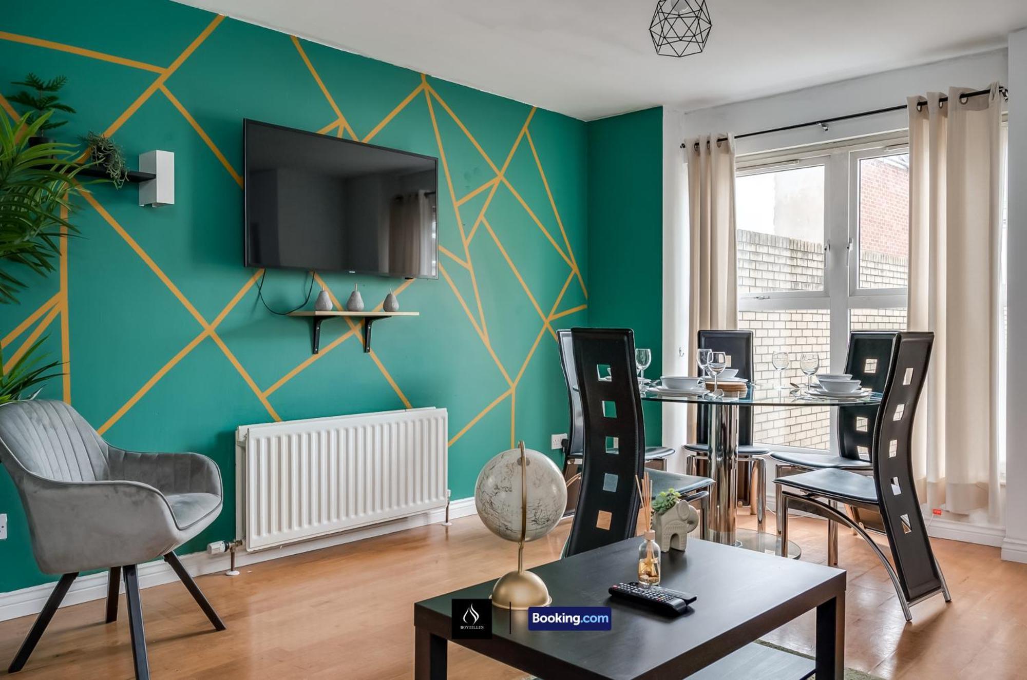 2 Bed House By Boyeilles Apartments Short Lets & Serviced Accommodation Belfast With Balcony & Free Parking Εξωτερικό φωτογραφία
