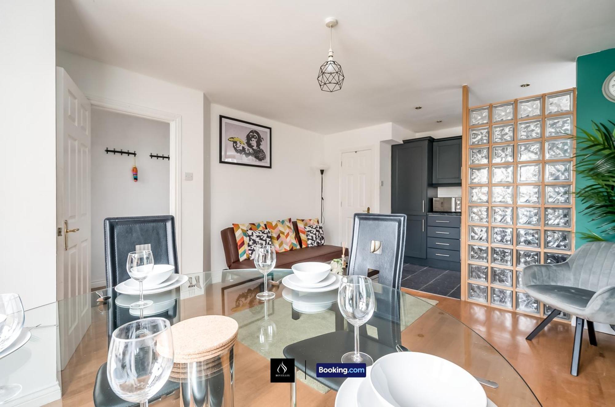 2 Bed House By Boyeilles Apartments Short Lets & Serviced Accommodation Belfast With Balcony & Free Parking Εξωτερικό φωτογραφία