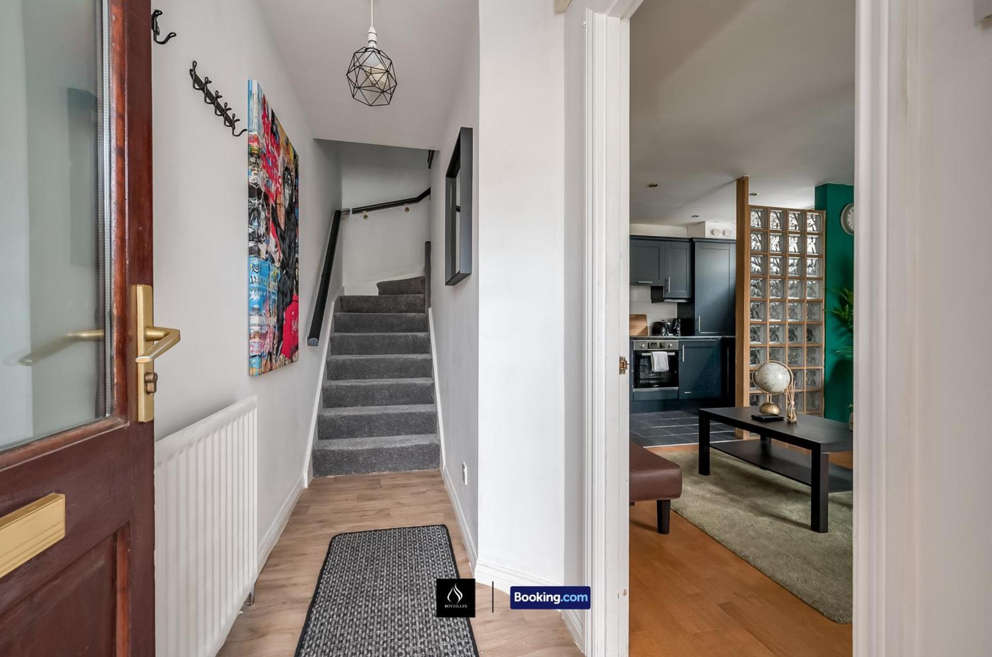 2 Bed House By Boyeilles Apartments Short Lets & Serviced Accommodation Belfast With Balcony & Free Parking Εξωτερικό φωτογραφία