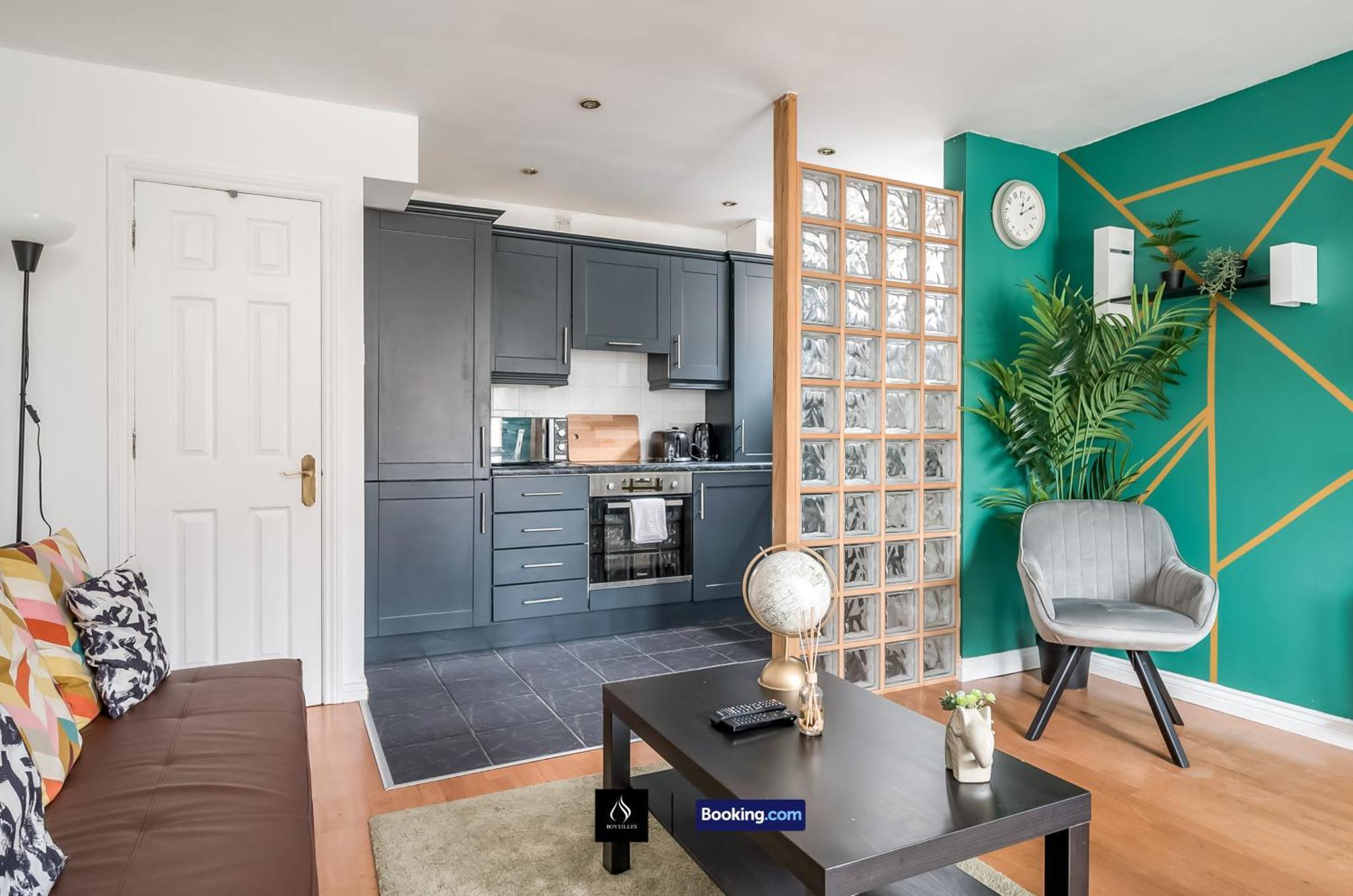 2 Bed House By Boyeilles Apartments Short Lets & Serviced Accommodation Belfast With Balcony & Free Parking Εξωτερικό φωτογραφία