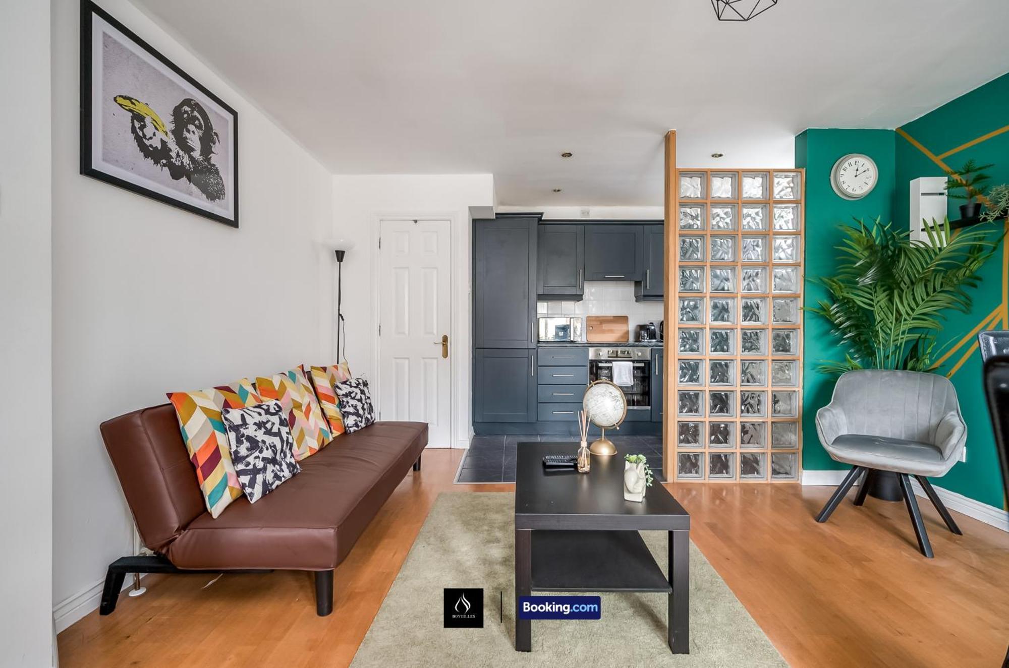 2 Bed House By Boyeilles Apartments Short Lets & Serviced Accommodation Belfast With Balcony & Free Parking Εξωτερικό φωτογραφία