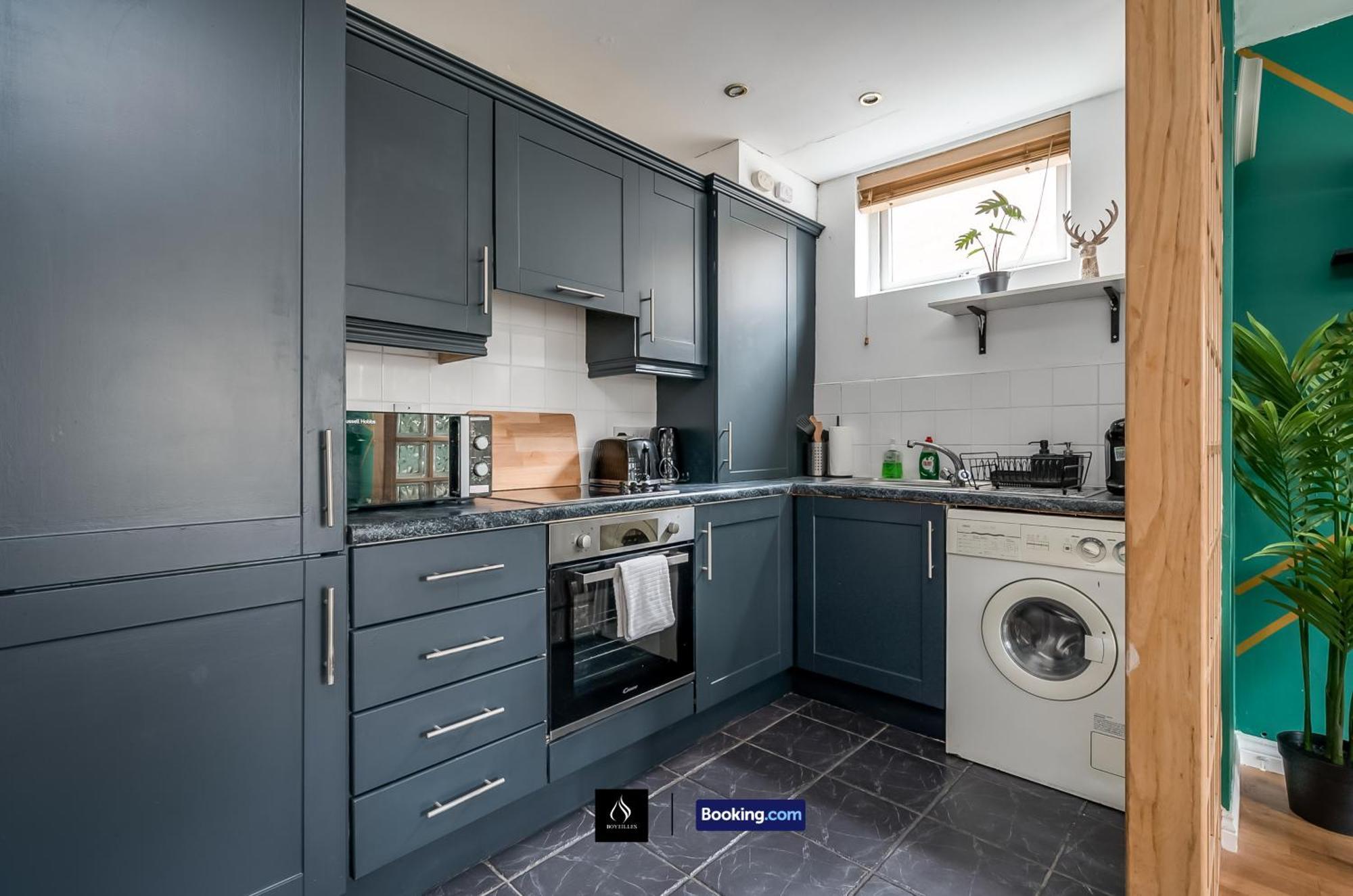2 Bed House By Boyeilles Apartments Short Lets & Serviced Accommodation Belfast With Balcony & Free Parking Εξωτερικό φωτογραφία
